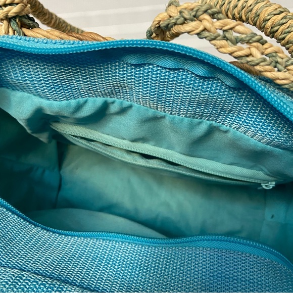 Straw Womens Tote Bag with zippered closure and interior zippered pocket EUC - Picture 5 of 10